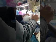 Мужская обувь, белые кроссовки.